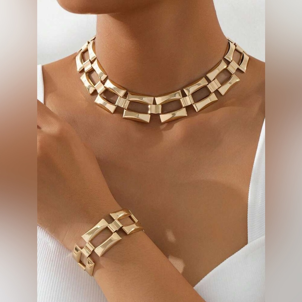 Elegant Gold Necklace and Bracelet for Women